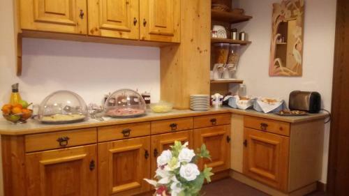Hostal Pension Appartements Via Claudia