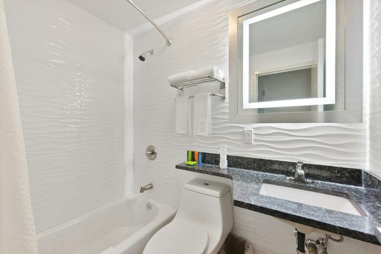 Casa Blanca Hotel Brooklyn