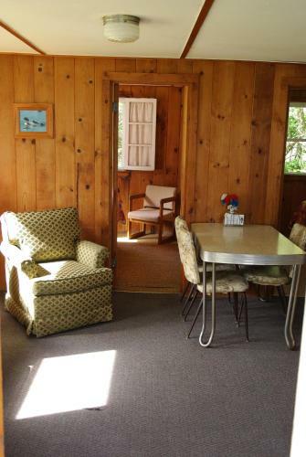 Fair Wind Motel And Cottages