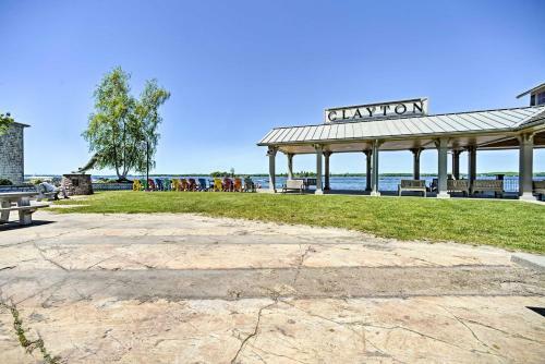 Home With Patio, 2 Blocks To St Lawrence River