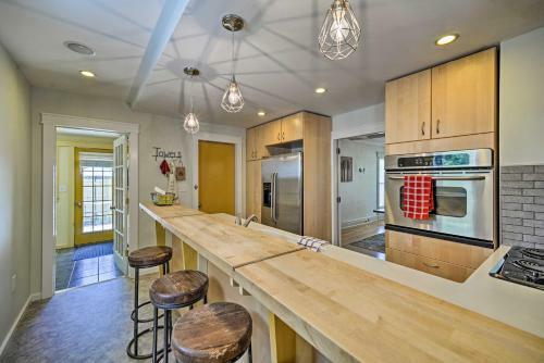 Home With Patio, 2 Blocks To St Lawrence River