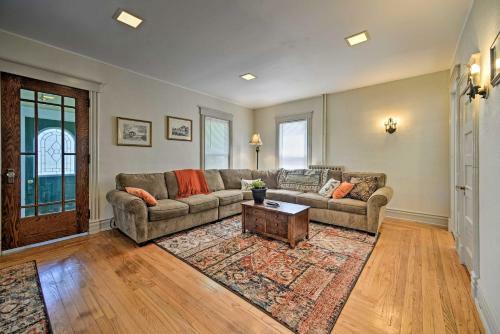 Home With Patio, 2 Blocks To St Lawrence River