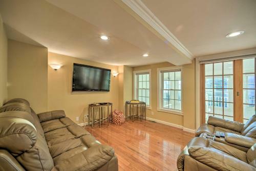 Charming Home Steps From Lake George With Bbq!