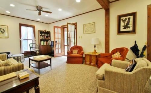 10 Merrill Avenue Home