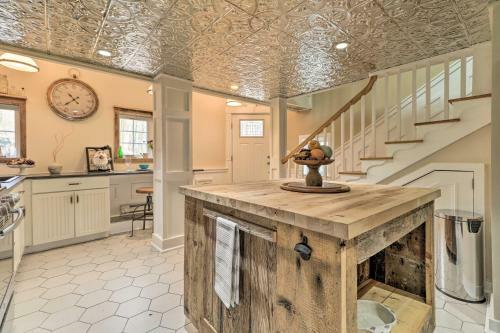 Renovated Hudson Valley Escape With Fenced-in Yard!