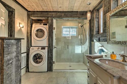 Renovated Hudson Valley Escape With Fenced-in Yard!