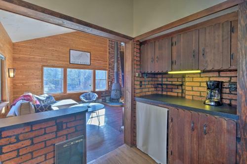 Modern Hunter Mountain Home 1 Mile From Resort!