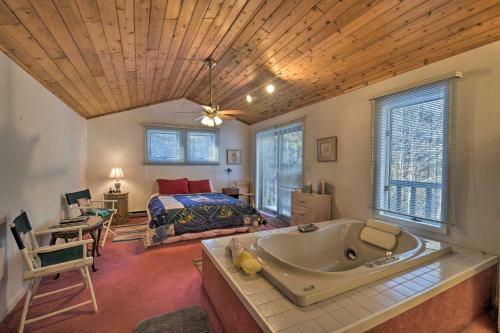 Pet-friendly Maplecrest Cabin Home With 2 Decks