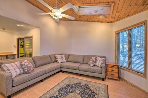 Pet-friendly Maplecrest Cabin Home With 2 Decks