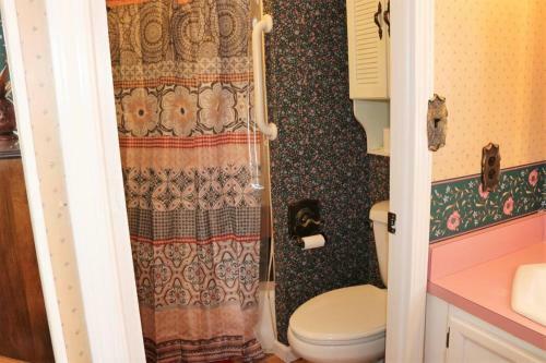 6017 Elmwood House Home