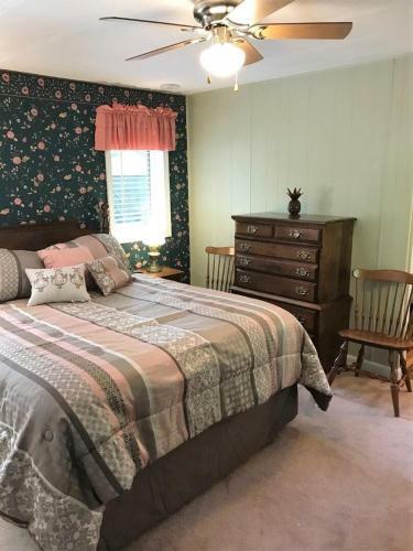 6017 Elmwood House Home