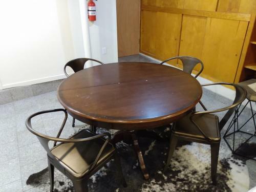 Large, Modern, Classy, Good For Families And Large Groups