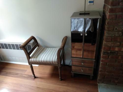 Large, Modern, Classy, Good For Families And Large Groups