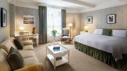 Roger Smith Hotel By Suiteness