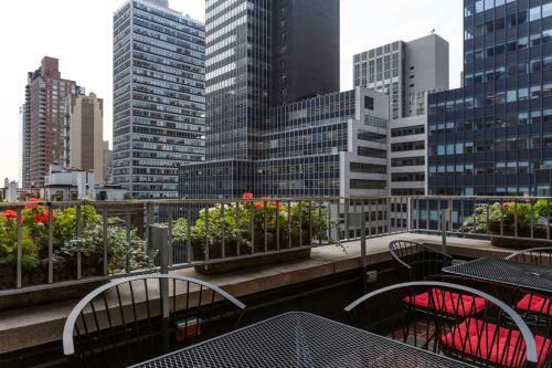 Roger Smith Hotel By Suiteness