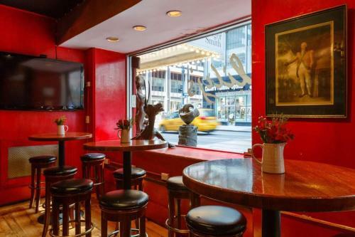 Roger Smith Hotel By Suiteness