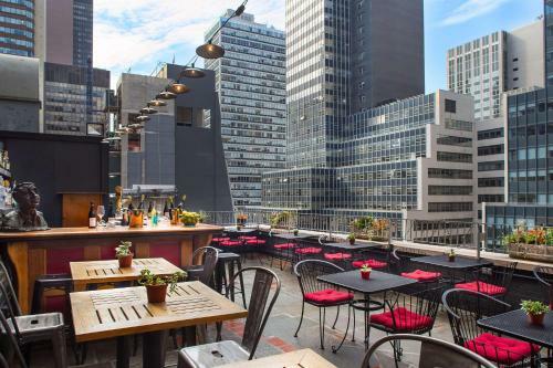 Roger Smith Hotel By Suiteness