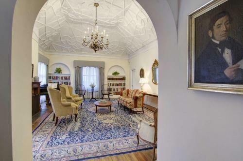 Roger Smith Hotel By Suiteness