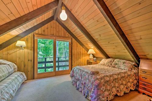 Thirteenth Lake Chalet With Deck, Walk To Water!