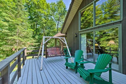 Thirteenth Lake Chalet With Deck, Walk To Water!