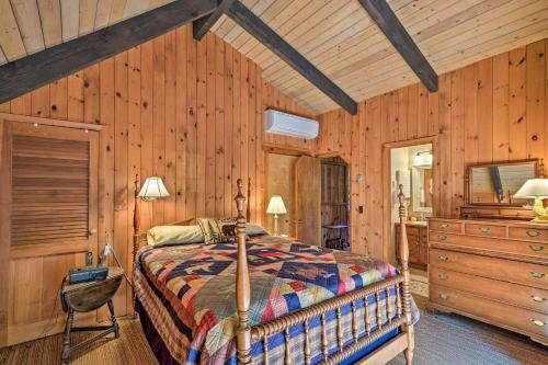 Thirteenth Lake Chalet With Deck, Walk To Water!