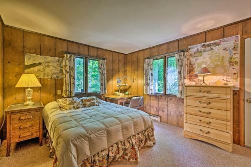 Thirteenth Lake Chalet With Deck, Walk To Water!