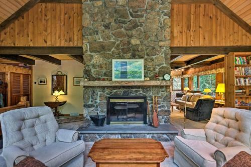 Thirteenth Lake Chalet With Deck, Walk To Water!