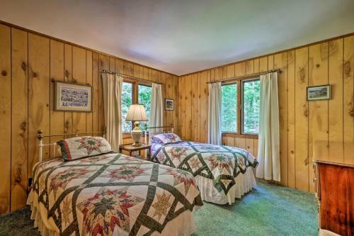 Thirteenth Lake Chalet With Deck, Walk To Water!