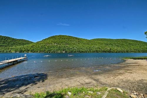 Thirteenth Lake Chalet With Deck, Walk To Water!