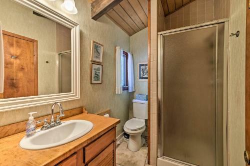 Thirteenth Lake Chalet With Deck, Walk To Water!