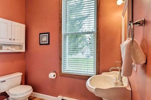 Unique Finger Lakes Home On Cayuga Wine Trail