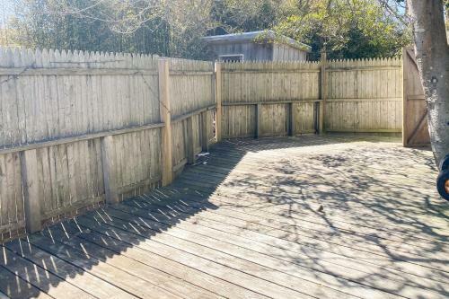 Surfside Retreat On Champlain Street