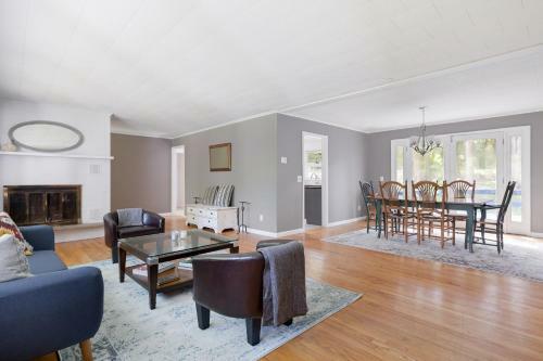 The Parkside Retreat In Noyac