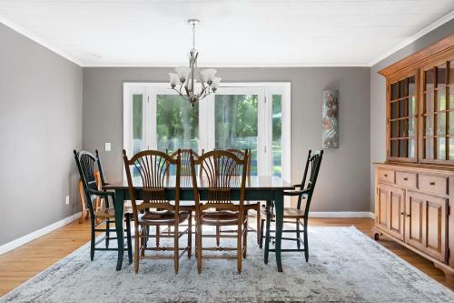 The Parkside Retreat In Noyac