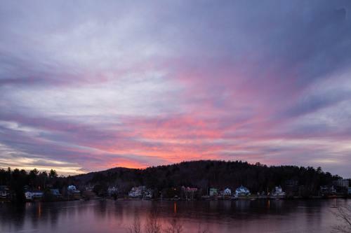 Hotel Saranac Waterfront Lodge
