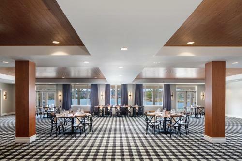 Hotel Saranac Waterfront Lodge