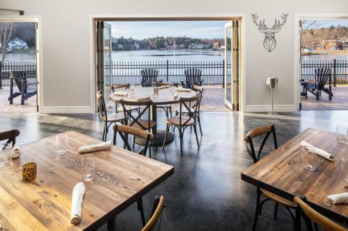 Hotel Saranac Waterfront Lodge
