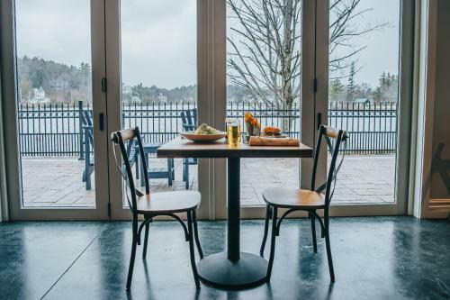 Hotel Saranac Waterfront Lodge