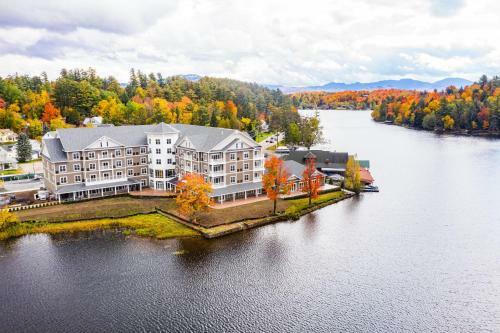 Hotel Saranac Waterfront Lodge