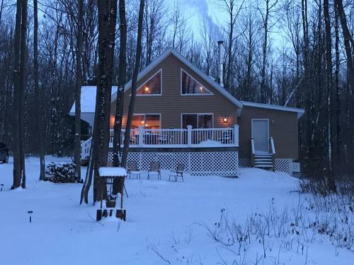 Hidden Lakefront Retreat