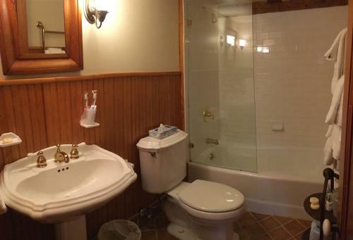 Bed & Breakfast 1708 House