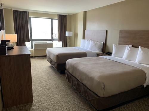 Hotel Astoria Delancy Inn & Suites