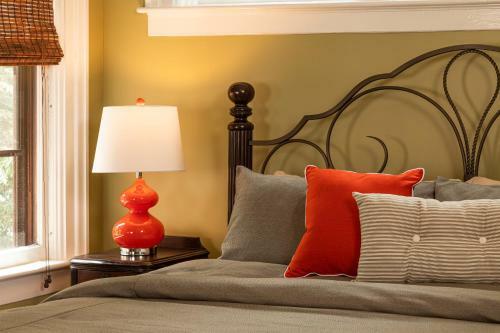 Bed & Breakfast Rosemont Inn