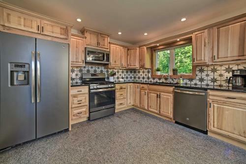 Luxury Home With Deck Explore The Catskill Mtns!