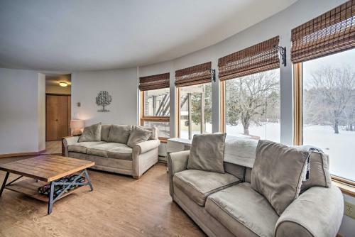 Cozy Catskills Getaway With Yard And Mtn Views!