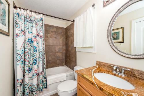 New Listing! Updated Cottage With Deck On Big Parcel Home