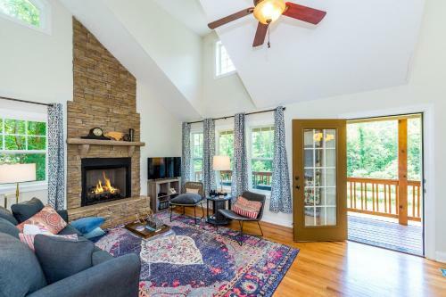 New Listing! Updated Cottage With Deck On Big Parcel Home