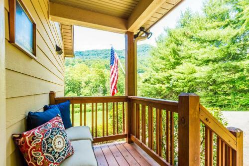 New Listing! Updated Cottage With Deck On Big Parcel Home