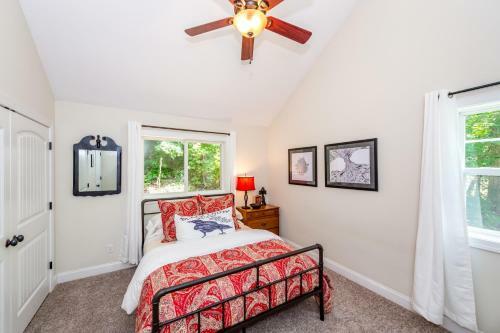 New Listing! Updated Cottage With Deck On Big Parcel Home