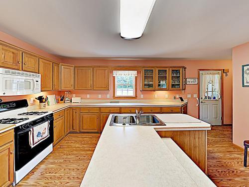 New Listing! Private Country Home On 20+ Acres Home